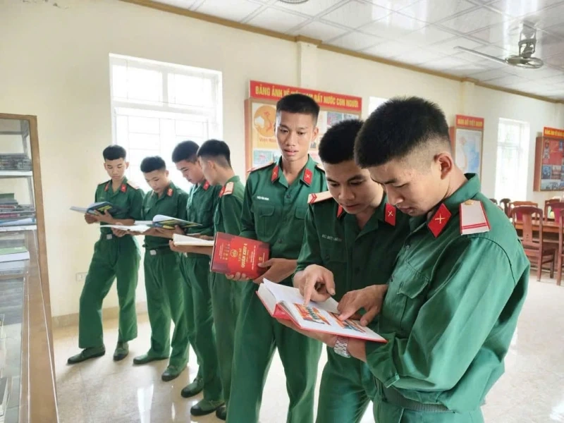 Lực lượng vũ trang tỉnh sôi nổi thi chào mừng Đại hội Đảng bộ tỉnh