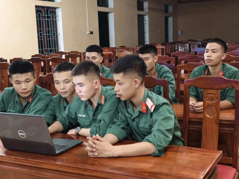 Lực lượng vũ trang tỉnh sôi nổi thi chào mừng Đại hội Đảng bộ tỉnh