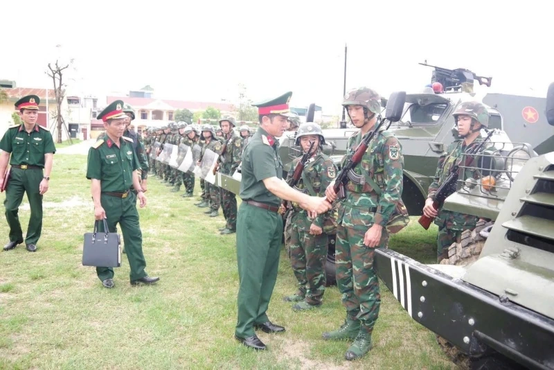 Lực lượng vũ trang tỉnh sôi nổi thi chào mừng Đại hội Đảng bộ tỉnh