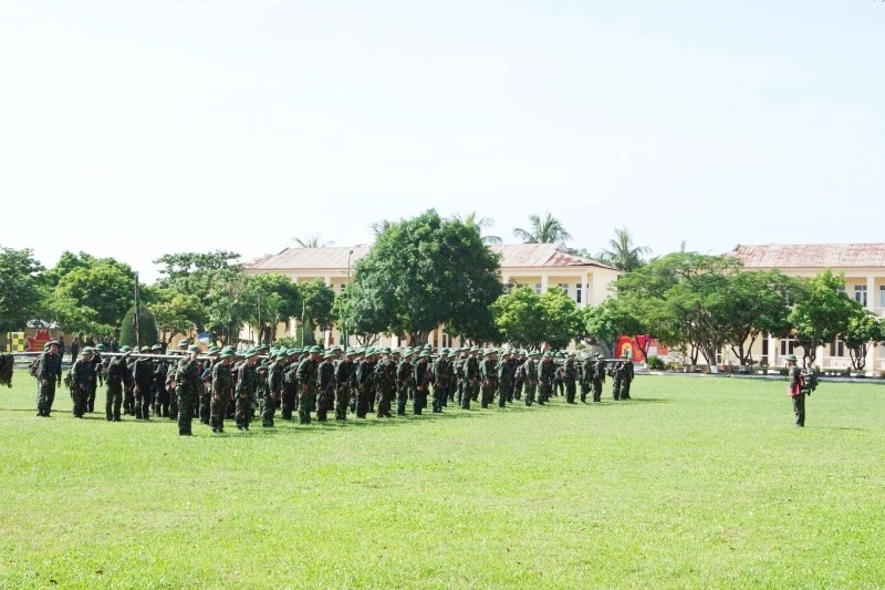 Lực lượng vũ trang tỉnh sôi nổi thi chào mừng Đại hội Đảng bộ tỉnh