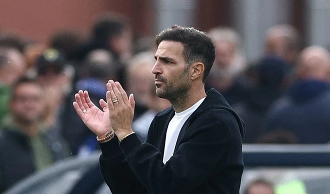 Man Utd trở lại cuộc đua vô địch; Huyền thoại Ngoại Hạng Anh thắng trận đầu tiên cùng Hà Nội FC