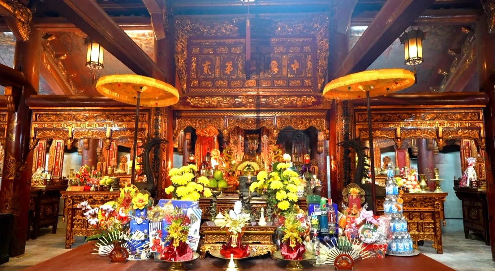 Trải qua hai thể kỷ với biết bao đổi thay, công trình vẫn giữ nét uy nghi, như để nhắc nhớ về một thời kỳ huy hoàng của vương triều Hậu Lê.