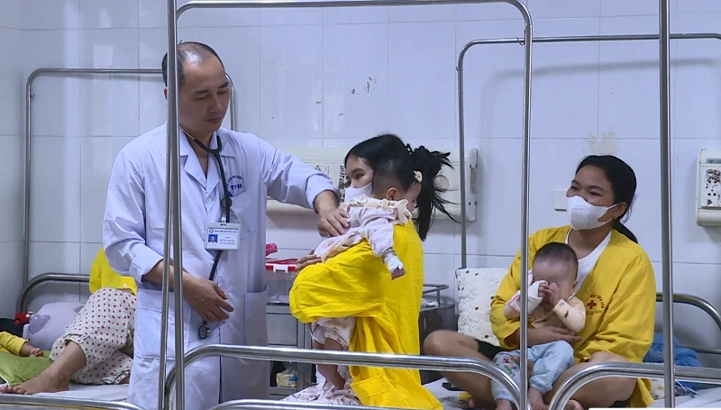 Gia tăng bệnh nhi nhập viện khi thời tiết giao mùa