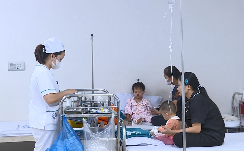Gia tăng bệnh nhi nhập viện khi thời tiết giao mùa
