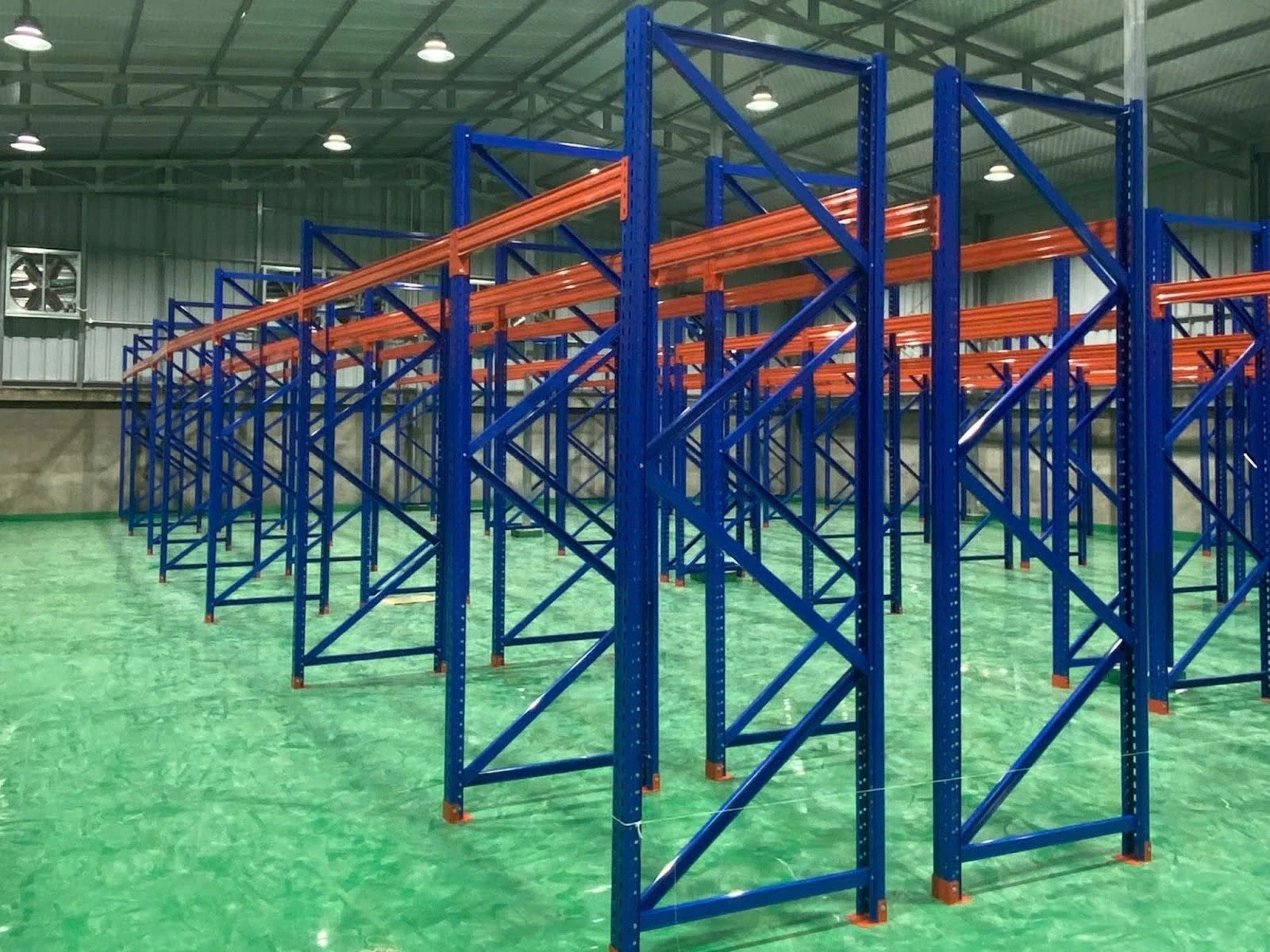 Tự động hóa lên ngôi, vì sao doanh nghiệp vẫn chọn kệ kho truyền thống?