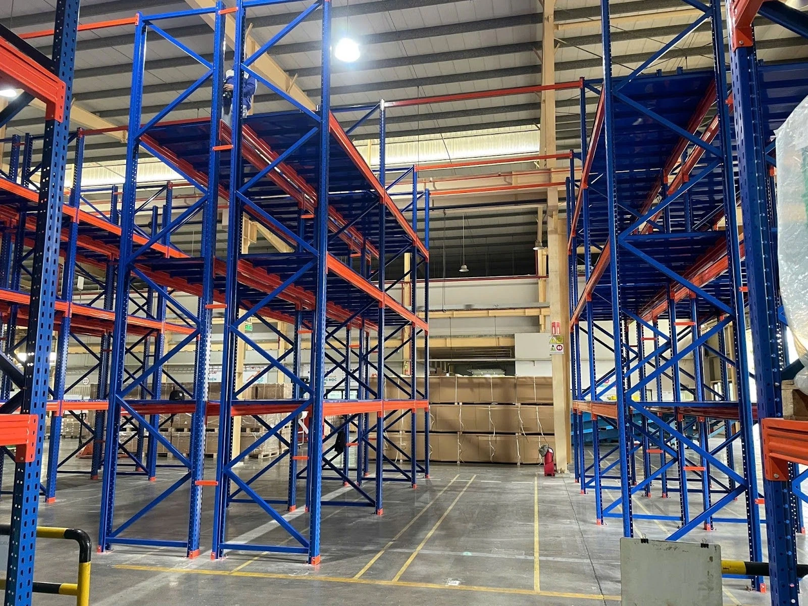 Tự động hóa lên ngôi, vì sao doanh nghiệp vẫn chọn kệ kho truyền thống?