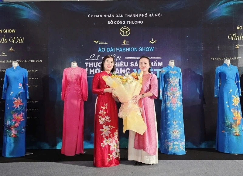 “Nụ cười của Mẹ” đoạt giải Nhì cuộc thi ảnh “Mỗi tà áo dài - Một câu chuyện đẹp”