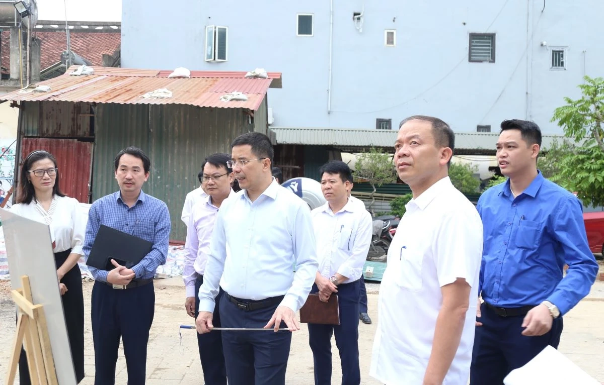 Phó Bí thư Thường trực Tỉnh ủy Nguyễn Hồng Phong thăm, làm việc tại phường Đông Sơn