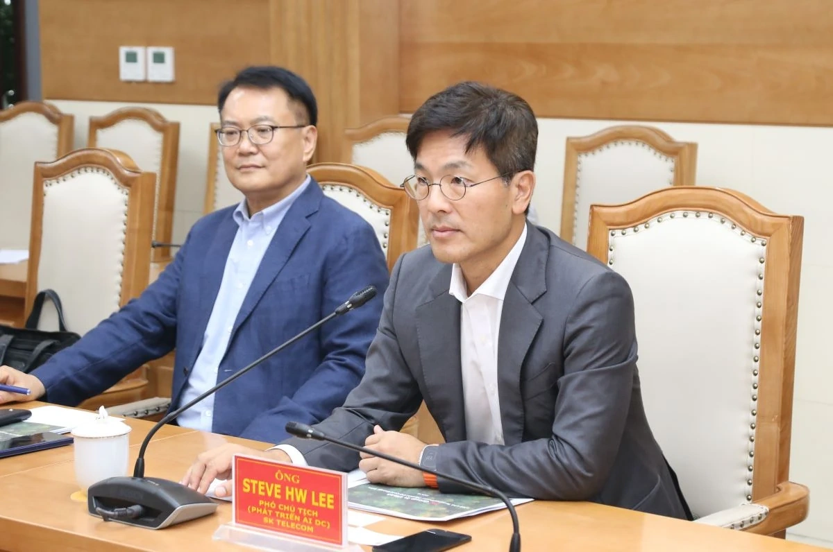 Chủ tịch UBND tỉnh Nguyễn Hoài Anh tiếp và làm việc với đoàn công tác Công ty SK Telecom