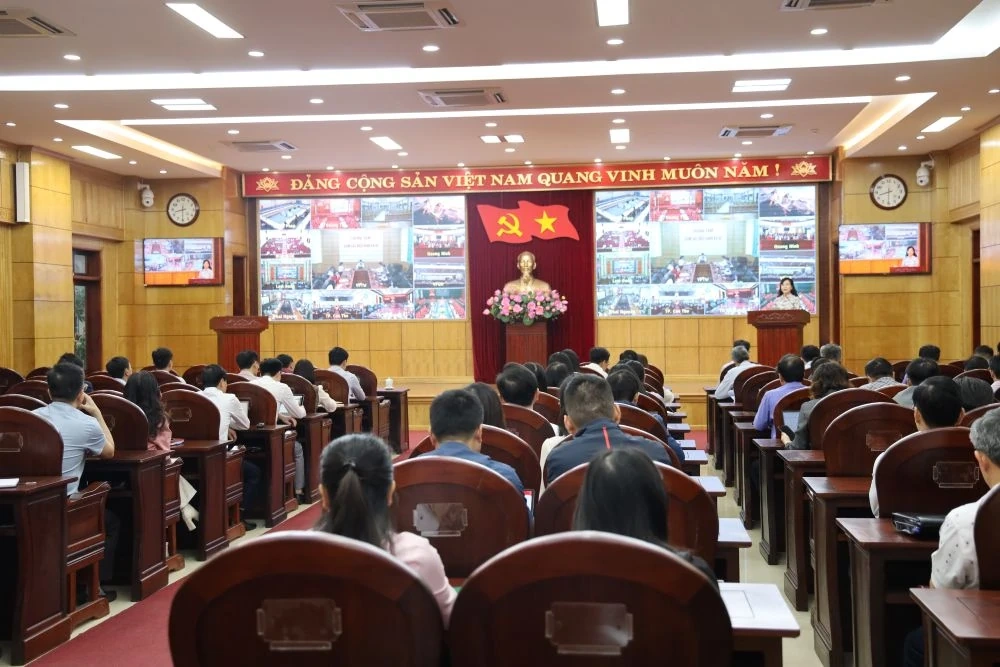 Bảo đảm 100% đảng viên sử dụng ứng dụng Sổ tay đảng viên điện tử