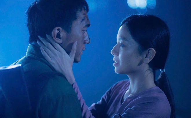 Giao lưu với NSƯT Xuân Hinh và dàn diễn viên phim Mưa đỏ tại Hội chợ mùa Thu