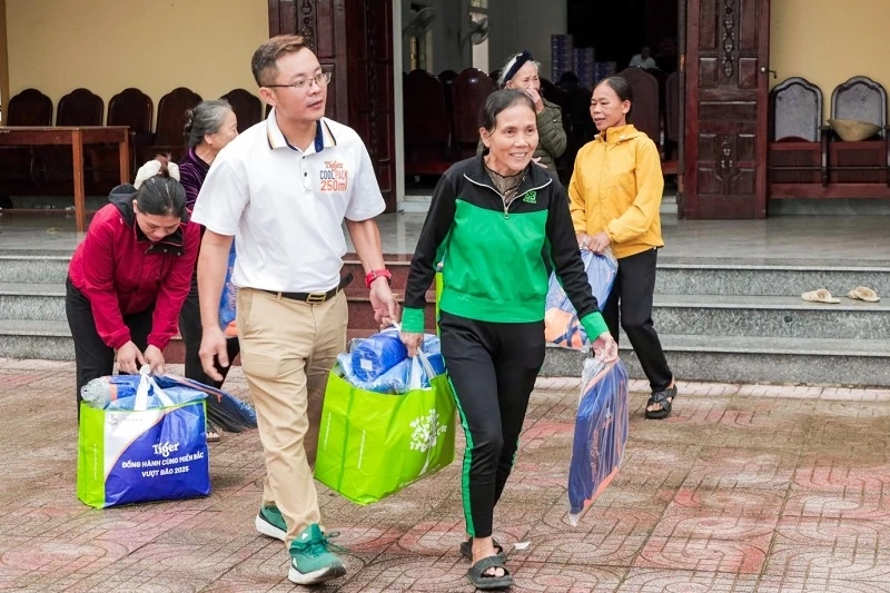 Tiger đồng hành cùng bà con khắc phục hậu quả sau bão lũ