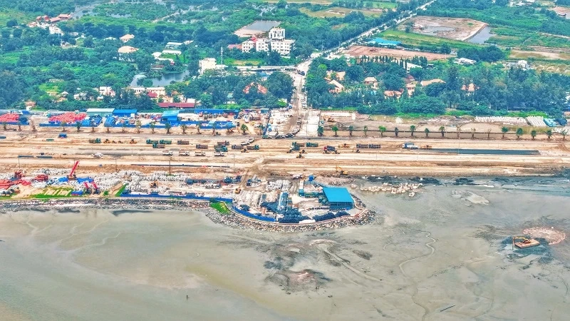 Vinhomes cần giờ sử dụng công nghệ san lấp lấn biển bền vững hàng đầu thế giới