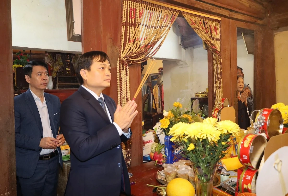 Dâng hương kỷ niệm 732 năm ngày mất Thành hoàng làng Chu Văn Lương