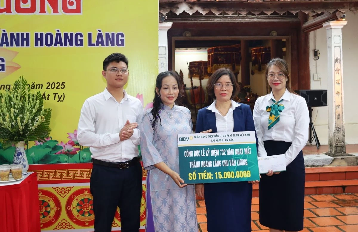 Dâng hương kỷ niệm 732 năm ngày mất Thành hoàng làng Chu Văn Lương