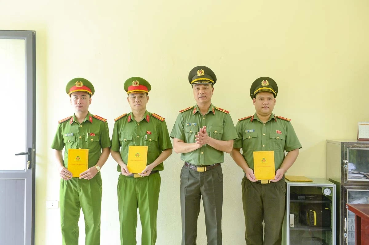 Giám đốc Công an tỉnh thăm, làm việc với Công an các xã biên giới