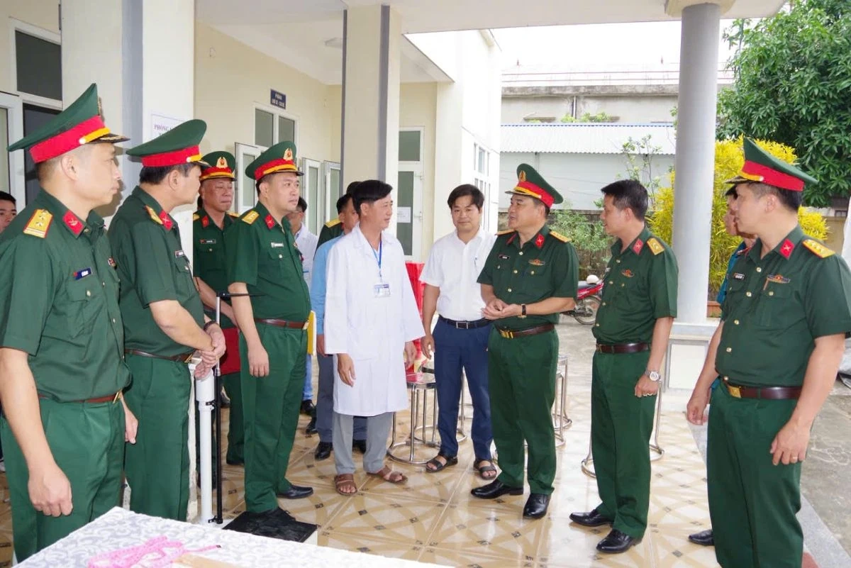 Chỉ huy trưởng Bộ CHQS tỉnh kiểm tra sơ tuyển nghĩa vụ quân sự