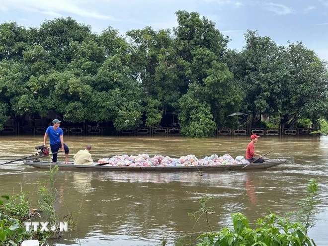 Thủ tướng: Khắc phục nhanh hậu quả mưa lũ ở Trung Bộ, sớm ổn định đời sống