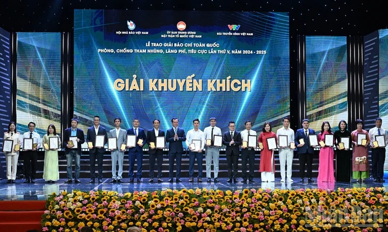 Thủ tướng Phạm Minh Chính: Báo chí cách mạng phải chống tham nhũng với tinh thần “thép trong bút-lửa trong tim”