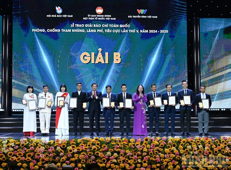 Thủ tướng Phạm Minh Chính: Báo chí cách mạng phải chống tham nhũng với tinh thần “thép trong bút-lửa trong tim”