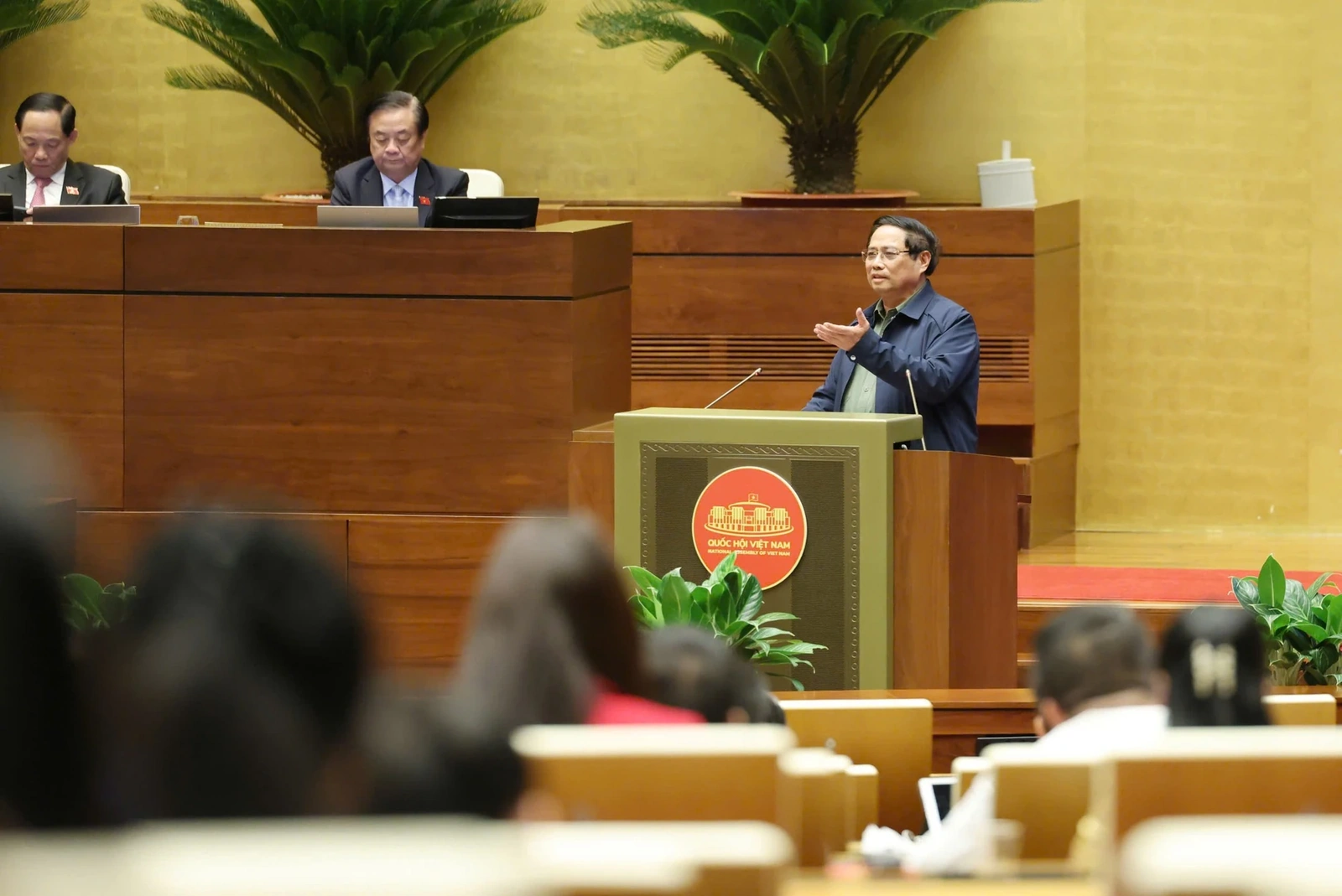 Thủ tướng: Nền kinh tế Việt Nam đủ sức chống chịu và đã vượt qua được các cú sốc rất lớn từ bên ngoài- Ảnh 3. Thủ tướng Phạm Minh Chính: Sẽ xem xét, cân đối để tăng lương sớm hơn