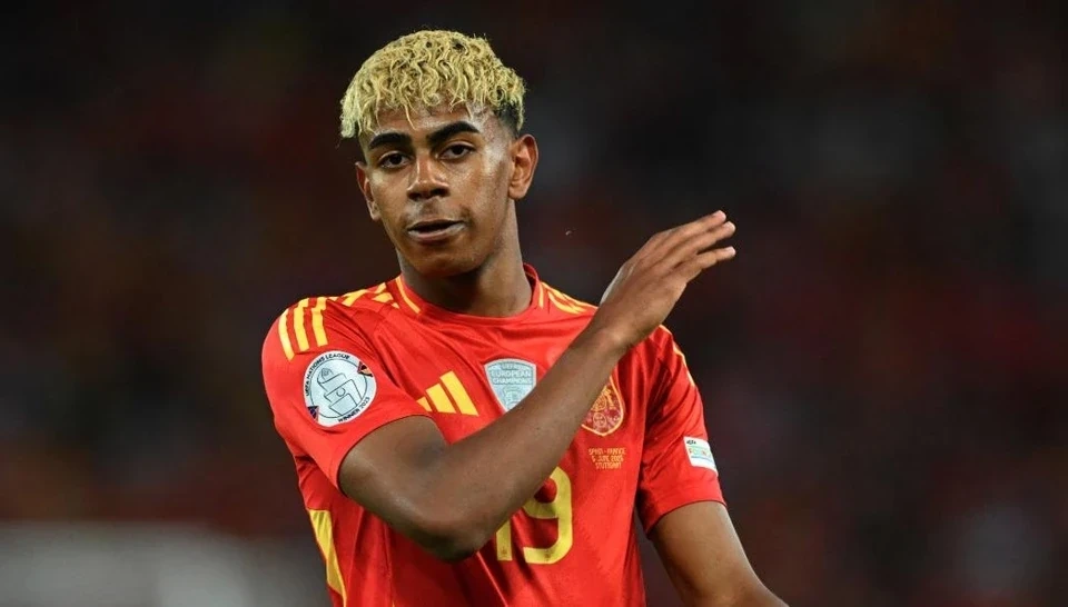 Công an Hà Nội áp sát ngôi đầu bảng V.League; Mbappe nhận Chiếc giày vàng châu Âu