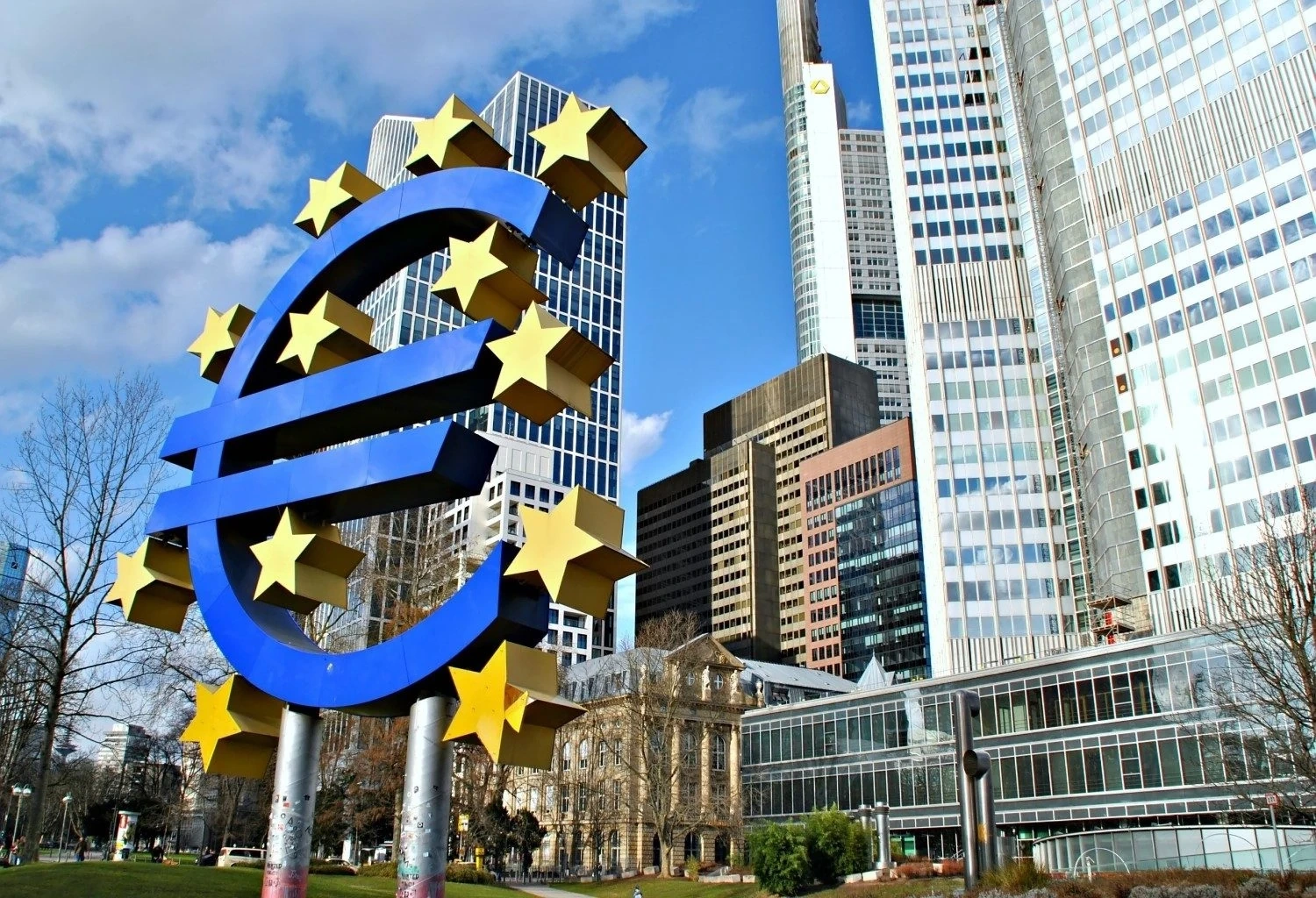 ECB giữ nguyên lãi suất tiền gửi ở mức 2%
