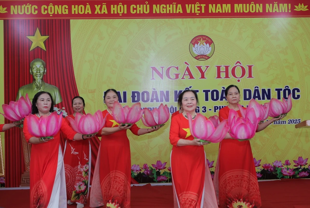 Bí thư Tỉnh ủy Nguyễn Doãn Anh: Tổ dân phố Đội Cung 3 phát huy sức mạnh đoàn kết, xây dựng khu dân cư đáng sống