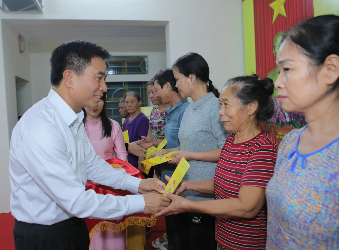 Bí thư Tỉnh ủy Nguyễn Doãn Anh: Tổ dân phố Đội Cung 3 phát huy sức mạnh đoàn kết, xây dựng khu dân cư đáng sống