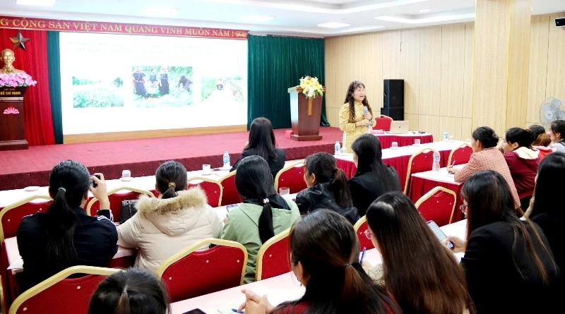 Tập huấn hỗ trợ phụ nữ phát triển kinh tế tập thể, hợp tác xã và giảm nghèo