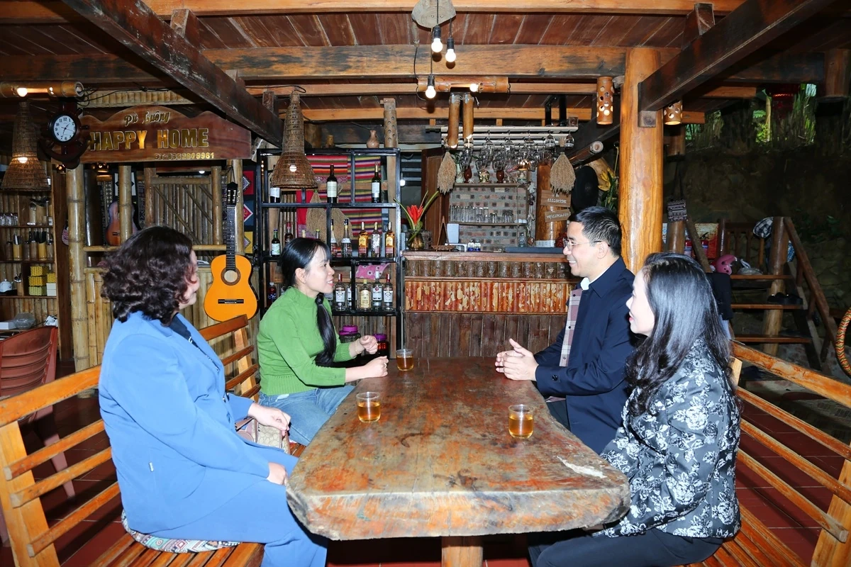 Phó Bí thư Thường trực Tỉnh ủy Nguyễn Hồng Phong thăm, làm việc tại xã Pù Luông