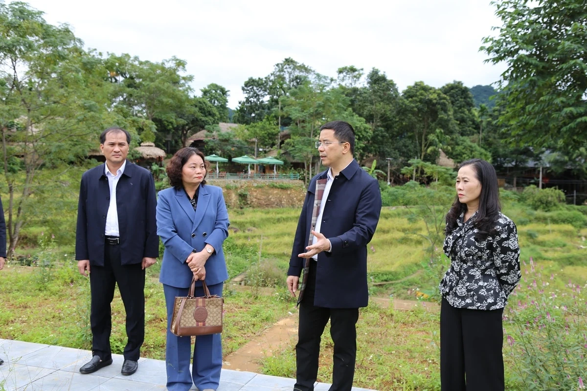 Phó Bí thư Thường trực Tỉnh ủy Nguyễn Hồng Phong thăm, làm việc tại xã Pù Luông