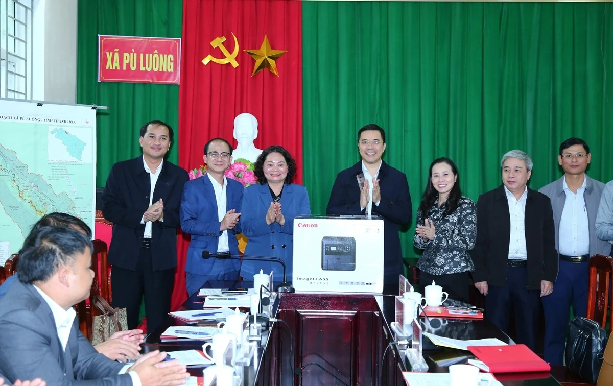 Phó Bí thư Thường trực Tỉnh ủy Nguyễn Hồng Phong thăm, làm việc tại xã Pù Luông