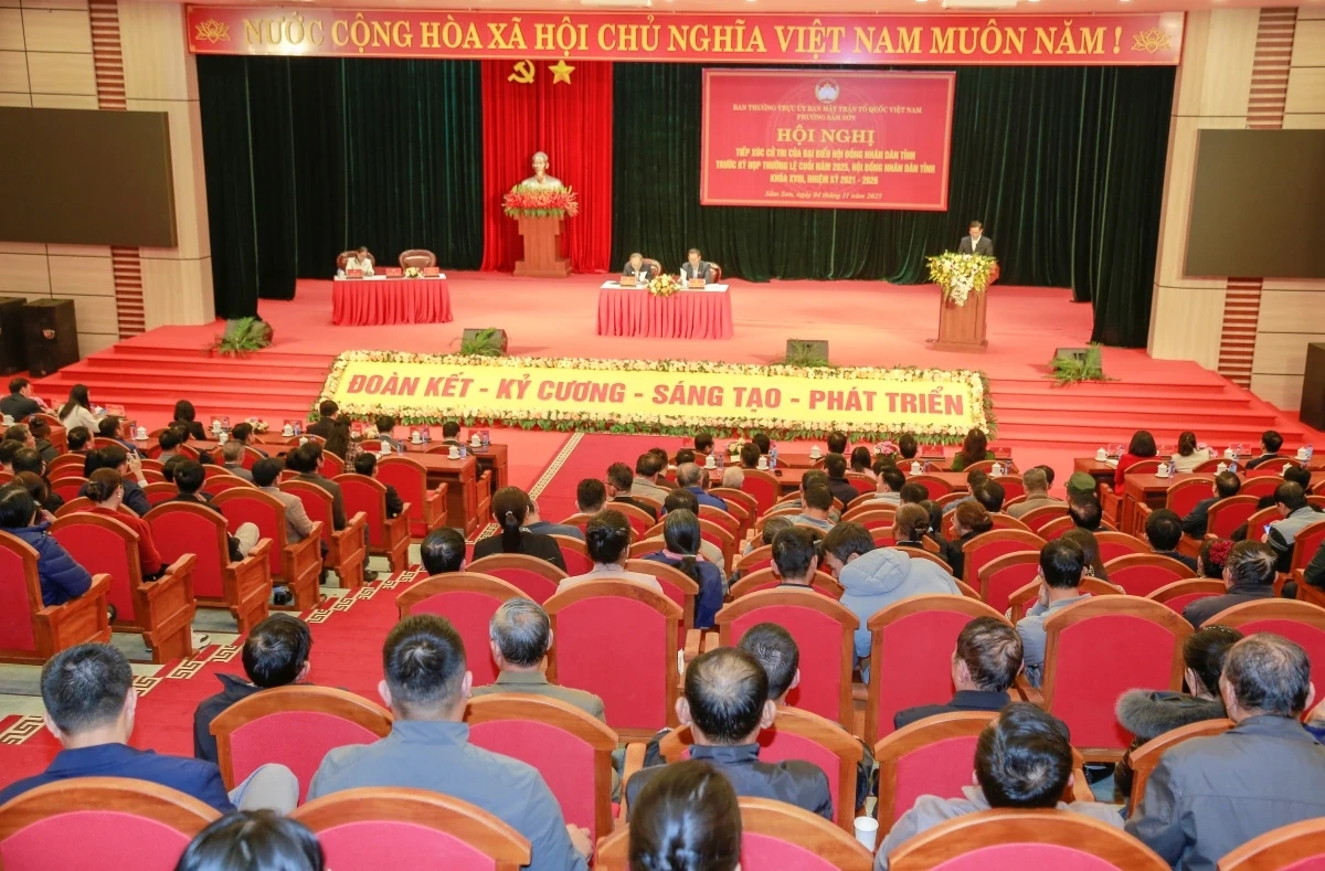 Phó Bí thư Tỉnh ủy, Chủ tịch Ủy ban MTTQ tỉnh Trịnh Tuấn Sinh tiếp xúc cử tri Sầm Sơn