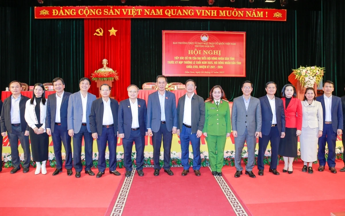 Phó Bí thư Tỉnh ủy, Chủ tịch Ủy ban MTTQ tỉnh Trịnh Tuấn Sinh tiếp xúc cử tri Sầm Sơn