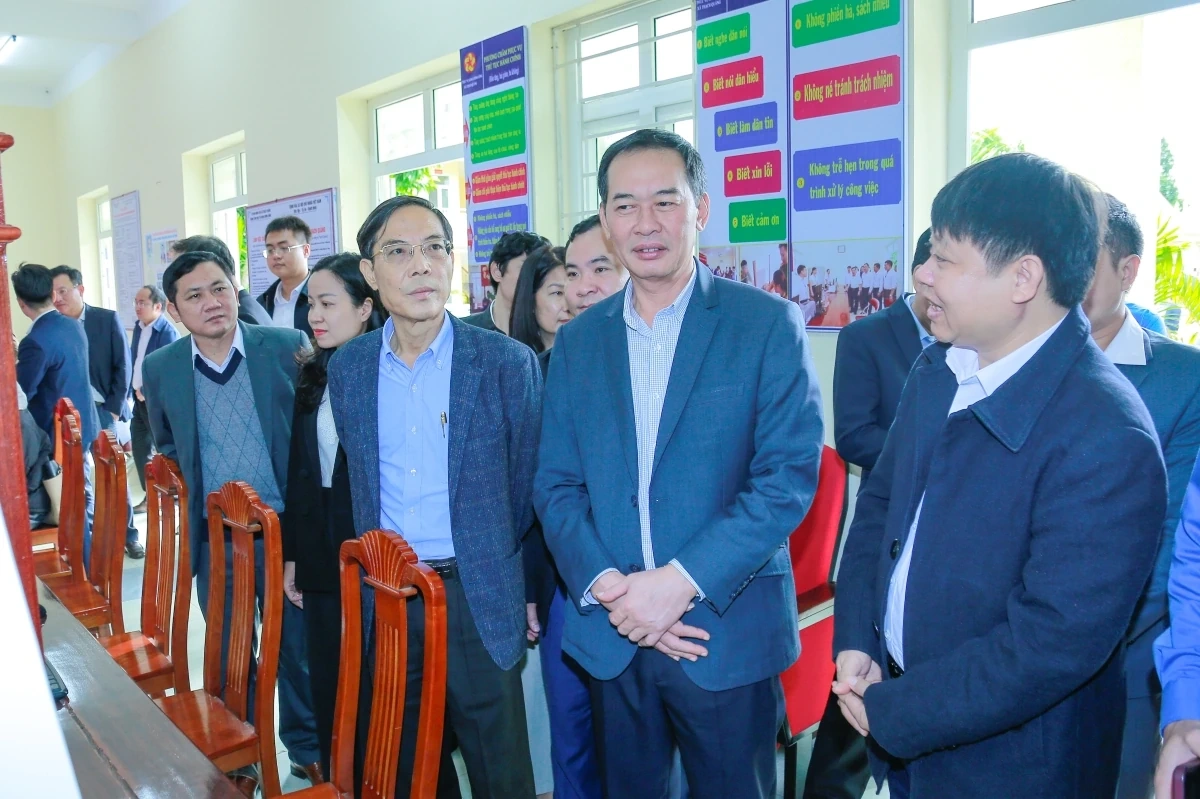 Phó Bí thư Tỉnh ủy, Chủ tịch Ủy ban MTTQ tỉnh Trịnh Tuấn Sinh thăm, làm việc với các xã Thạch Quảng, Thành Vinh và Thạch Bình