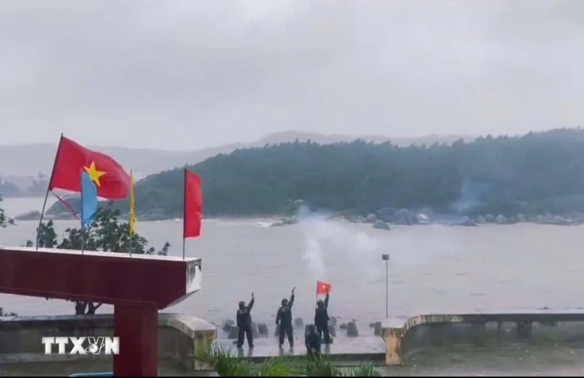 Bão số 13 và hoàn lưu bão làm 179 tàu bị sóng đánh chìm, hư hỏng