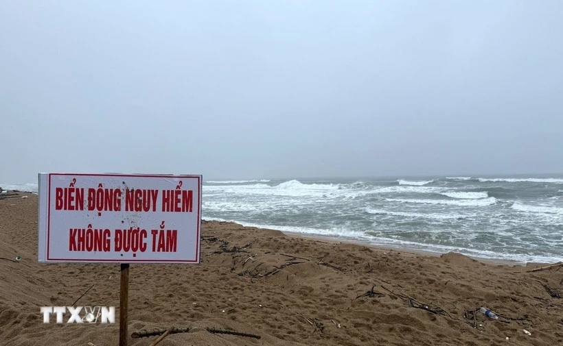 Thủ tướng chỉ đạo khẩn ứng phó với bão số 13 và mưa lũ sau bão