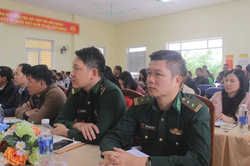 Tổ đại biểu HĐND tỉnh tiếp xúc cử tri tại xã Nhi Sơn