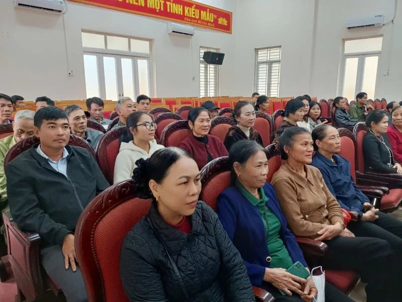 Cử tri xã Tân Tiến kiến nghị nâng cấp hệ thống giao thông nông thôn, kênh mương nội đồng