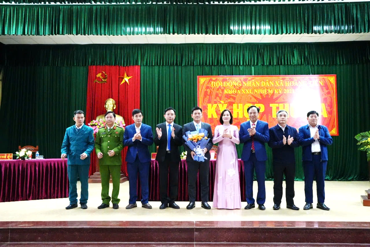 Đồng chí Lê Xuân Hoàn được bầu giữ chức Chủ tịch UBND xã Hoằng Tiến