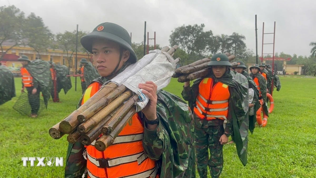 Bão số 13 di chuyển nhanh hơn, chỉ còn cách Quy Nhơn khoảng 450km