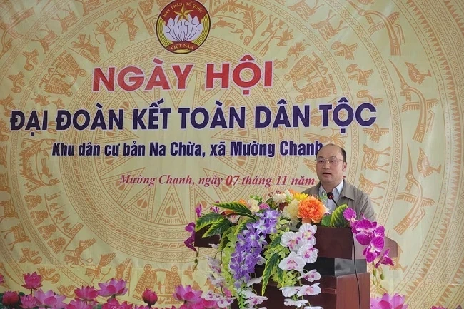 Phó Chủ tịch UBND tỉnh Cao Văn Cường dự Ngày hội Đại đoàn kết toàn dân tộc tại xã Mường Chanh