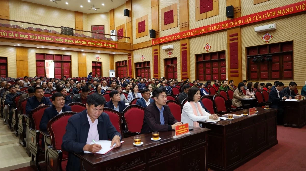 Tổ đại biểu HĐND tỉnh tiếp xúc cử tri tại xã Cẩm Thủy