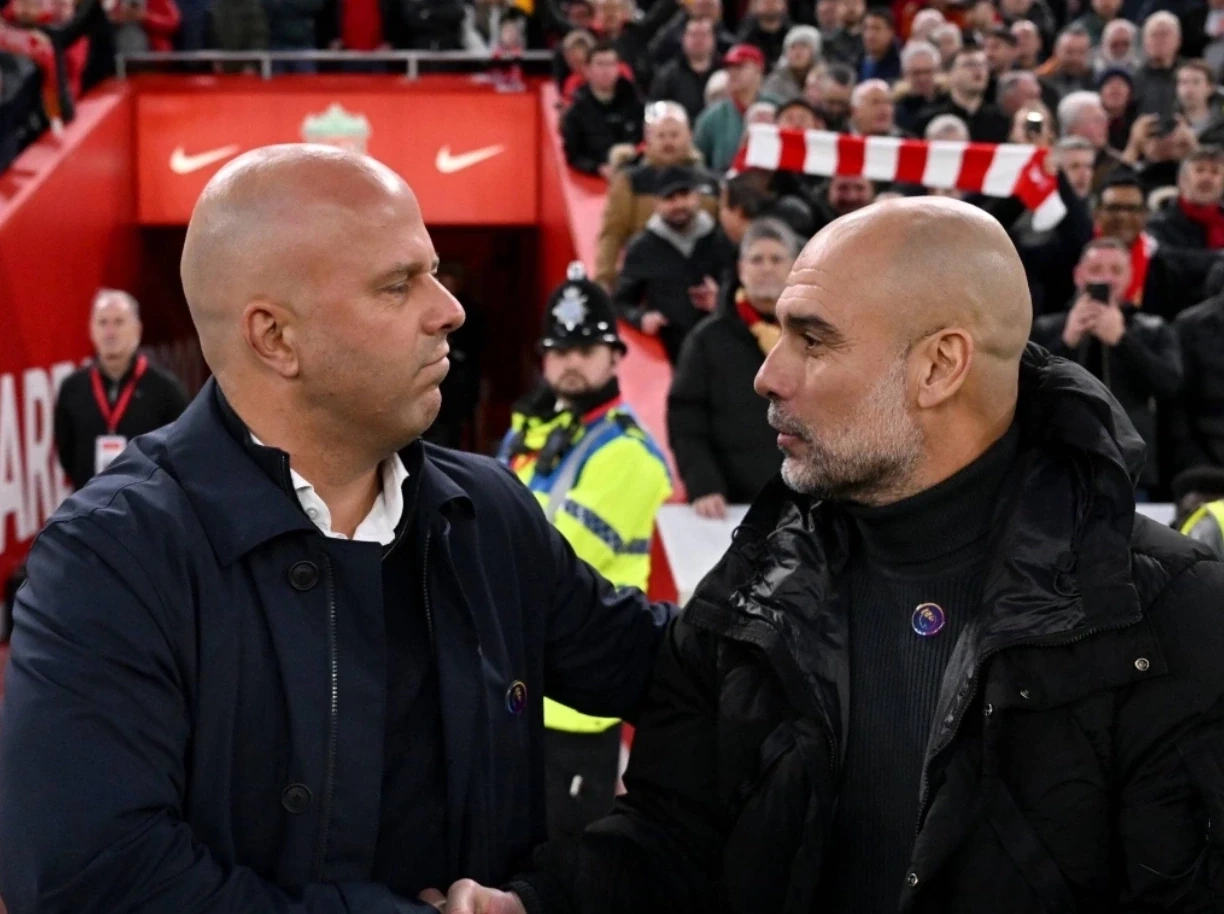 Thủ môn Bùi Tiến Dũng phẫu thuật thành công; MU nhận tin dữ về Mainoo