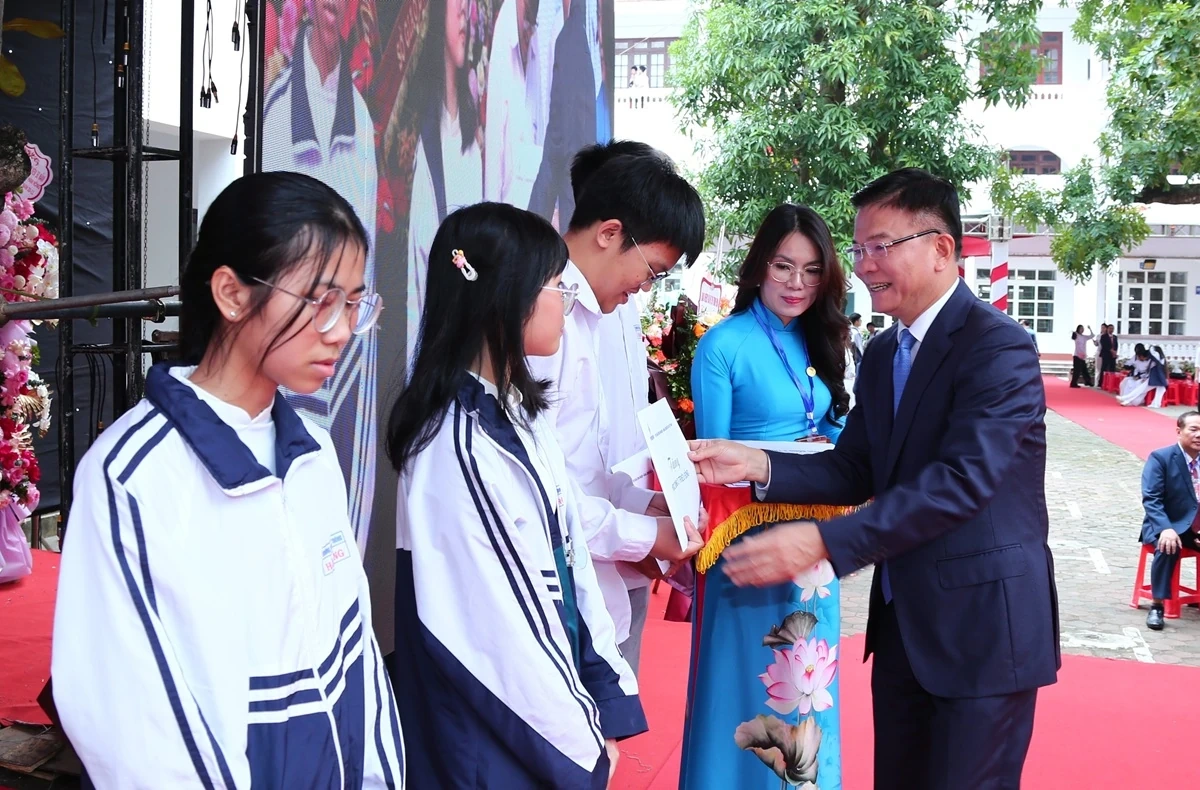 Phấn đấu xây dựng Trường THPT Hàm Rồng trong nhóm dẫn đầu cả nước về chất lượng giáo dục vào năm 2030