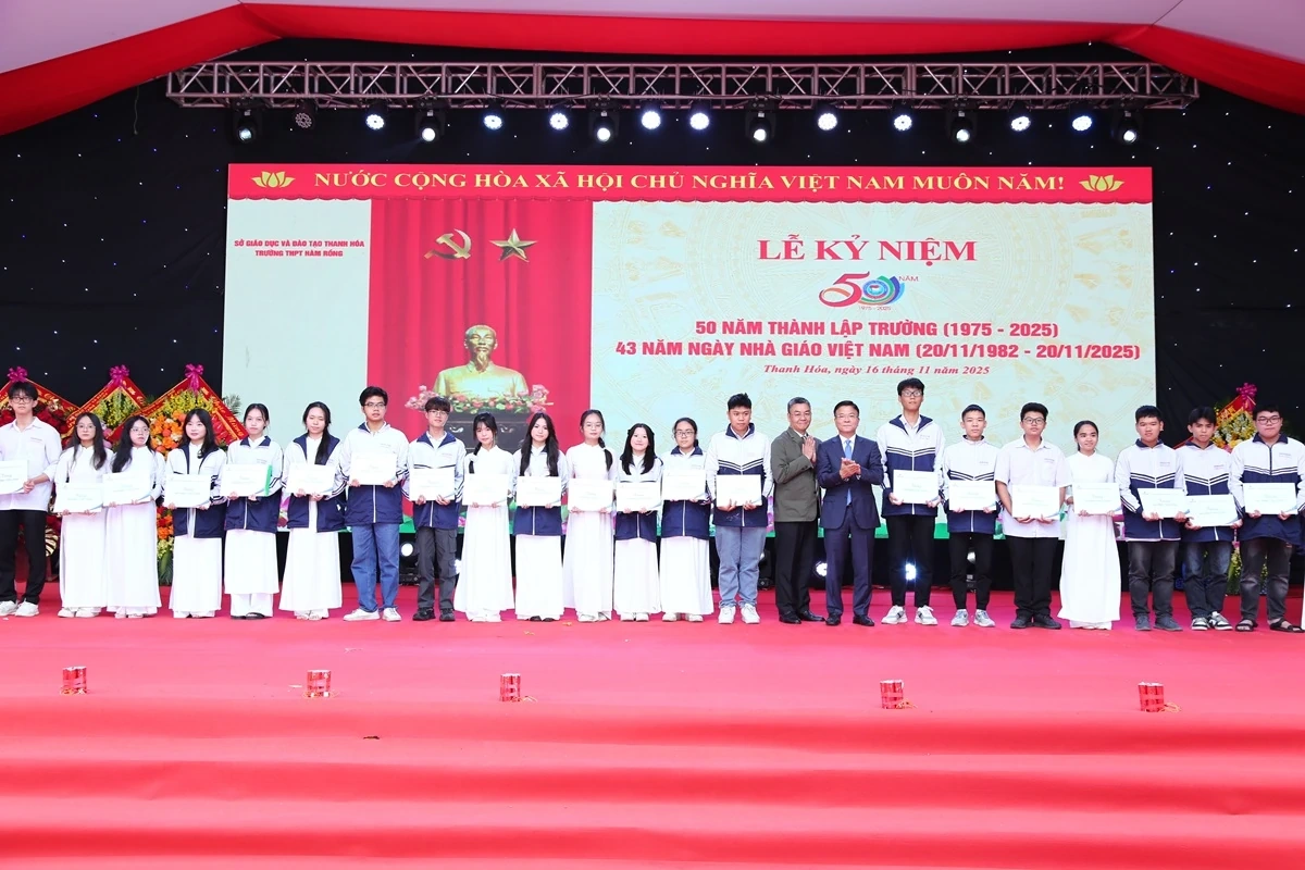 Phấn đấu xây dựng Trường THPT Hàm Rồng trong nhóm dẫn đầu cả nước về chất lượng giáo dục vào năm 2030