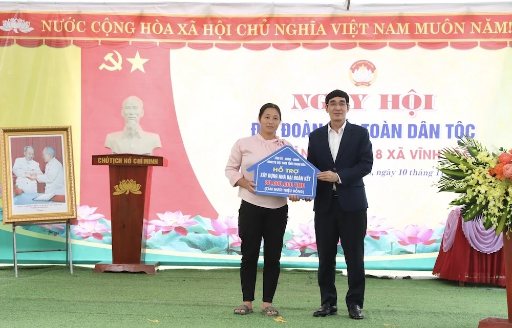 Trưởng ban Nội chính Tỉnh ủy Nguyễn Ngọc Tiến dự Ngày hội Đại đoàn kết toàn dân tộc tại xã Vĩnh Lộc
