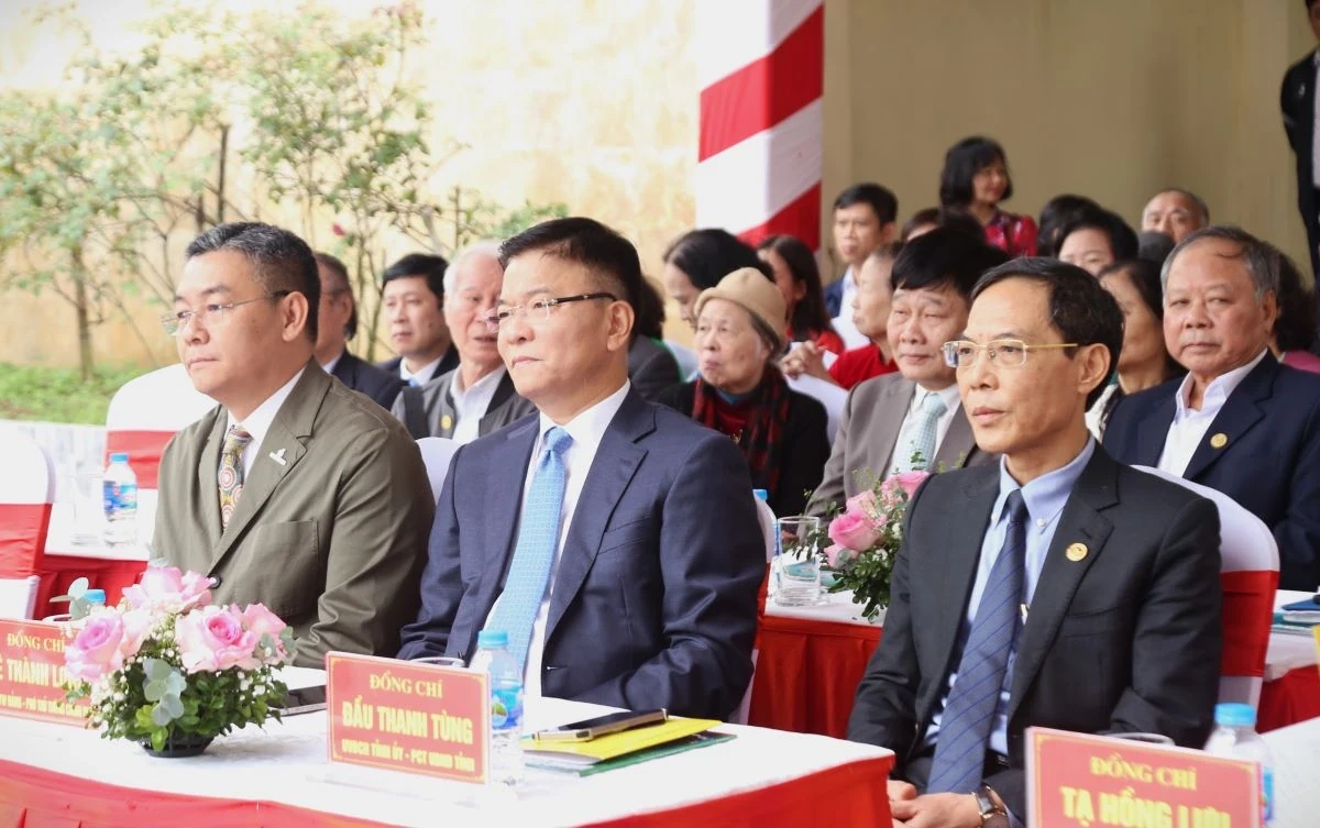 Phó Thủ tướng Chính phủ Lê Thành Long dự lễ khánh thành phòng thực hành giáo dục STEM tại Trường THPT chuyên Lam Sơn