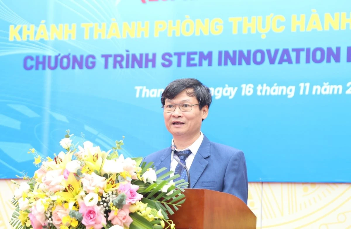 Phó Thủ tướng Chính phủ Lê Thành Long dự lễ khánh thành phòng thực hành giáo dục STEM tại Trường THPT chuyên Lam Sơn